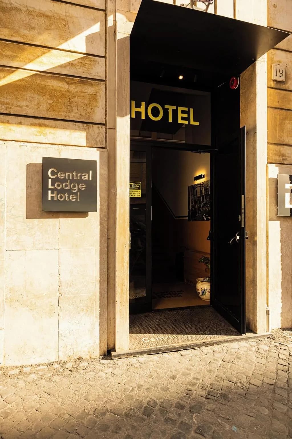 Bar, Hotel Central Lodge, Naples