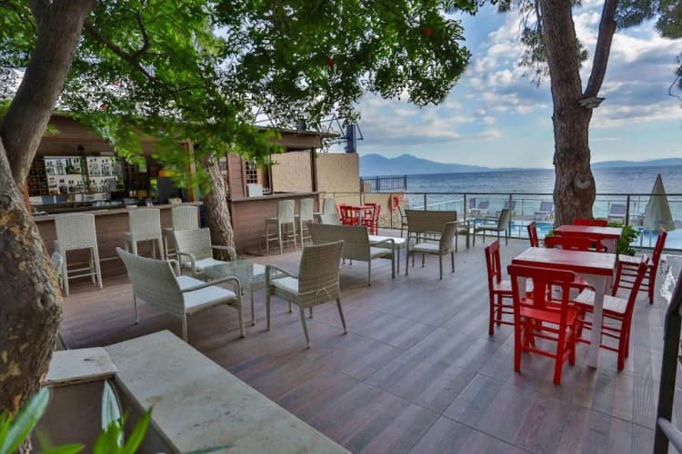 Bar, Melis, Izmir