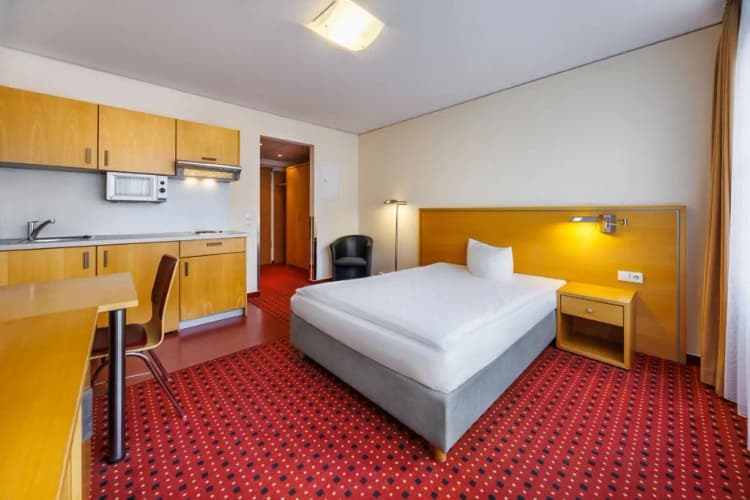 APARTMENT CAPACITY 1 Room, Airporthotel Berlin Adlershof, Berlin