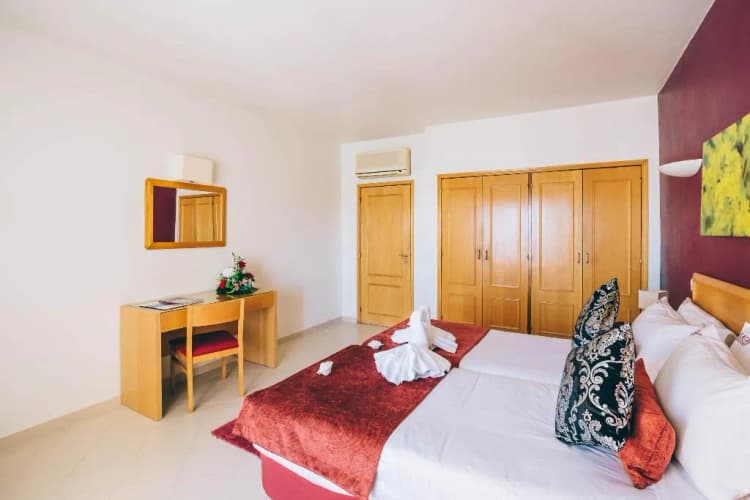 APARTMENT CAPACITY 2 ONE BEDROOM Room, Grand Muthu Forte da Oura, Algarve