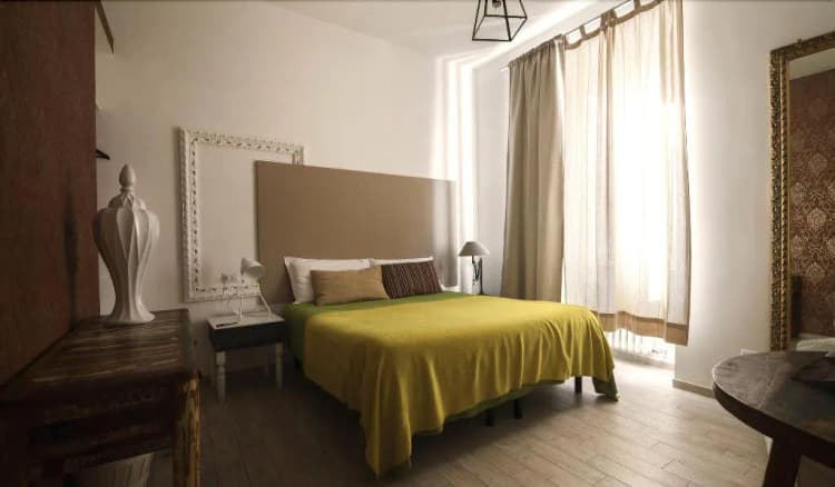 General view, B&B Room of Arts, Naples