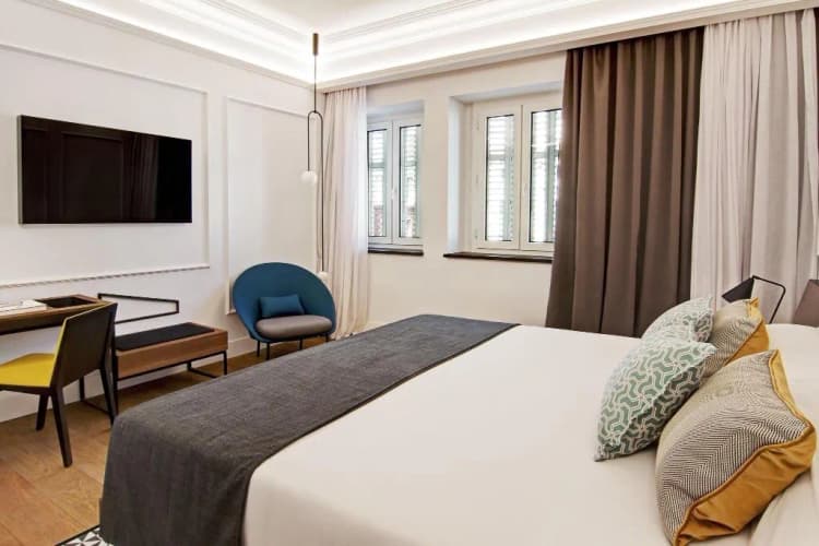 DOUBLE EXECUTIVE KING BED Room, One Shot Palacio Reina Victoria 04, Valencia