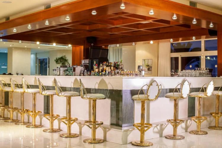 Bar, Pegasos, Rhodes
