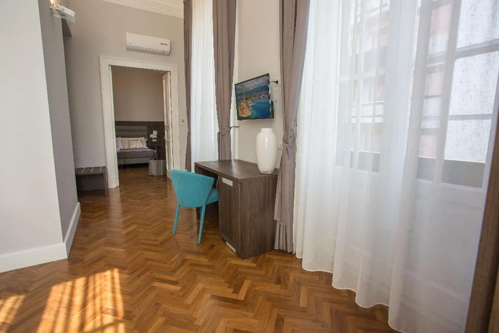 FAMILY ROOM DELUXE Room, Re Vittorio de Luxe, Catania
