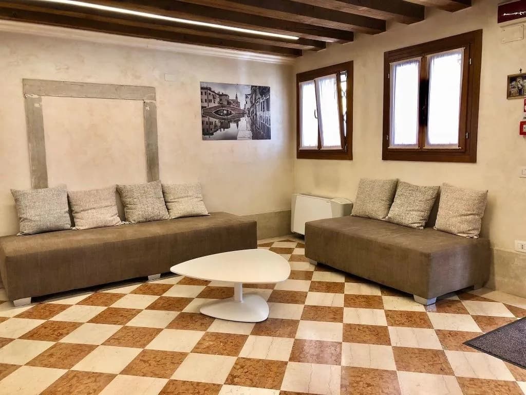 Bar, Domus Clugiae, Venice