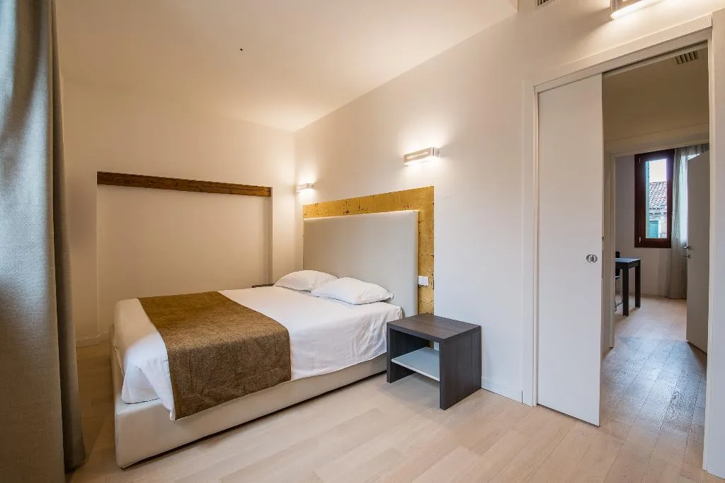 APARTMENT CAPACITY 4 ONE BEDROOM Room, Charming Palace Corte Del Teatro, Venice