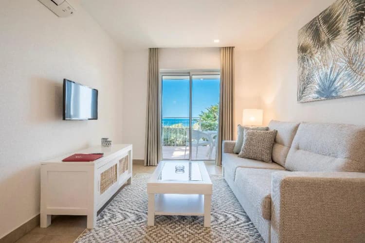 APARTMENT DELUXE OCEAN FRONT Room, Clube Porto Mós, Algarve