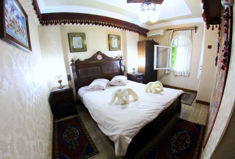 Room, Nilya, Izmir