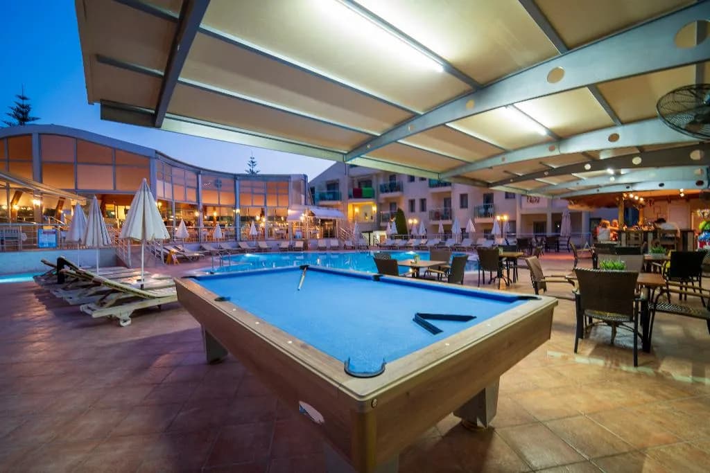 Bar, Belcehan Deluxe, Dalaman