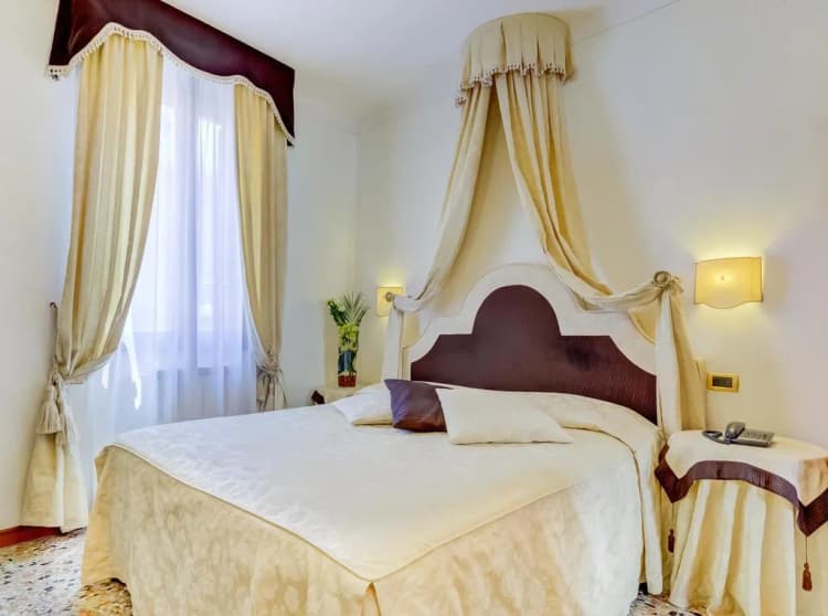 DOUBLE STANDARD Room, Hesperia, Venice