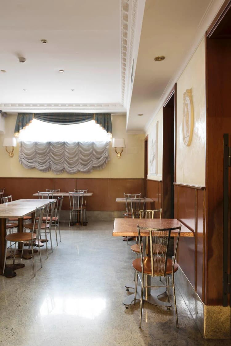 Bar, Stromboli, Rome