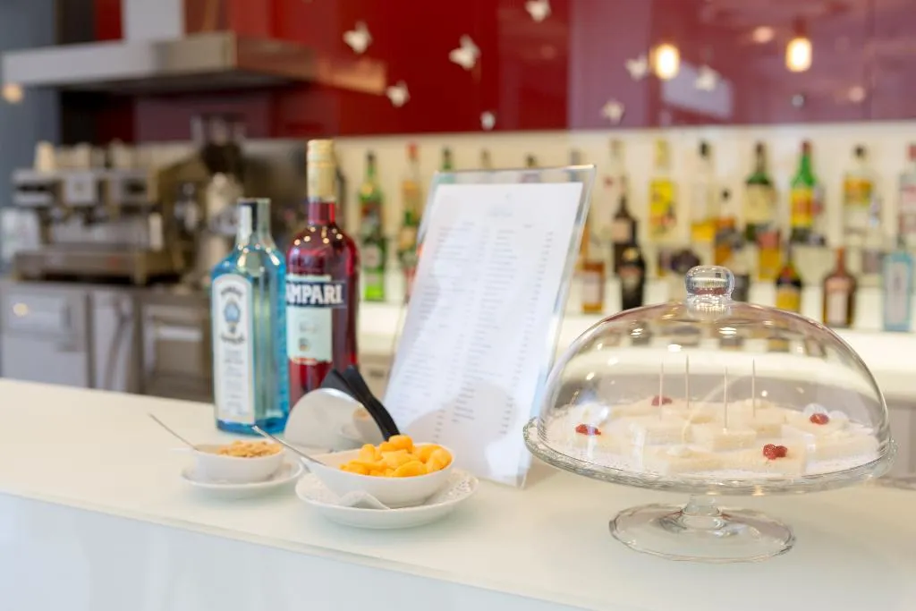 Bar, Cristina, Naples