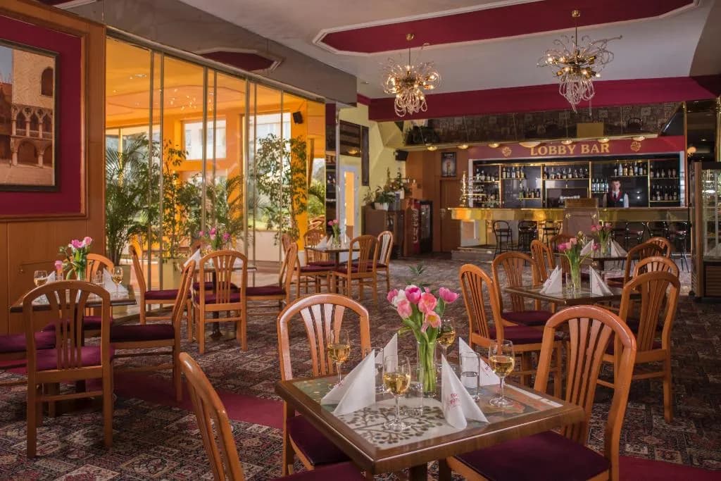 Bar, Top Hotel Praha, Prague
