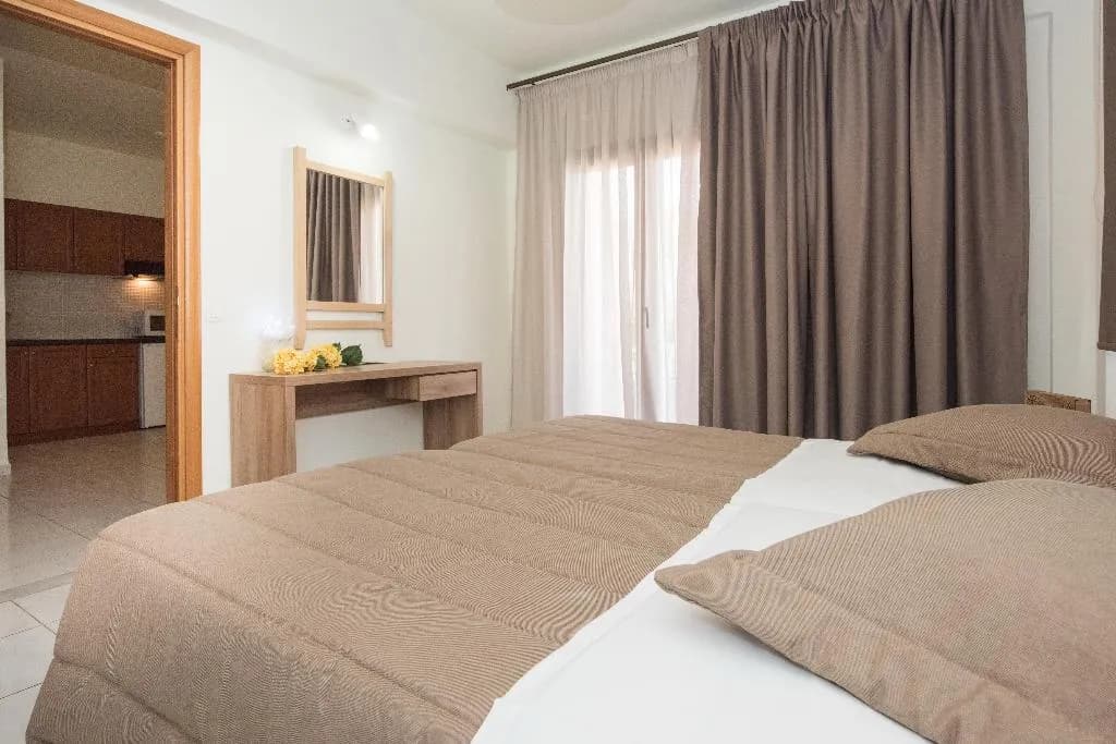APARTMENT CAPACITY 3 ONE BEDROOM Room, Niriedes-Dionyssos Village, Crete