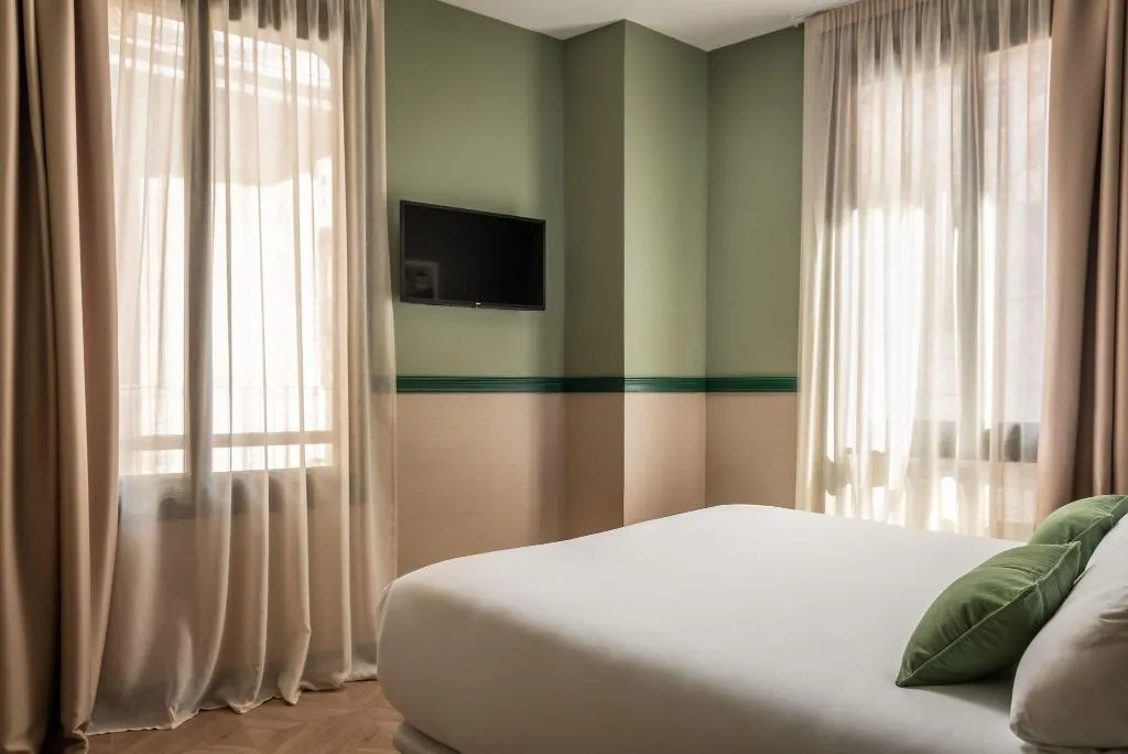 DOUBLE SUPERIOR QUEEN BED Room, Twenty By Pillow, Barcelona