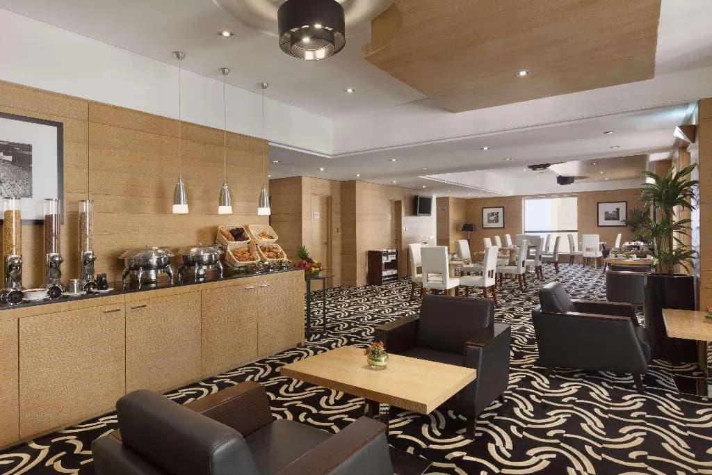 Bar, Delta Hotels by Marriott Jumeirah Beach, Dubai