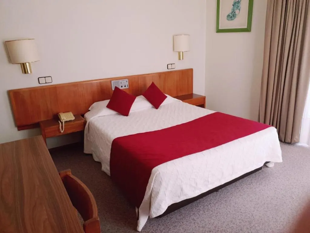 DOUBLE STANDARD Room, Luso Brasileiro, Porto