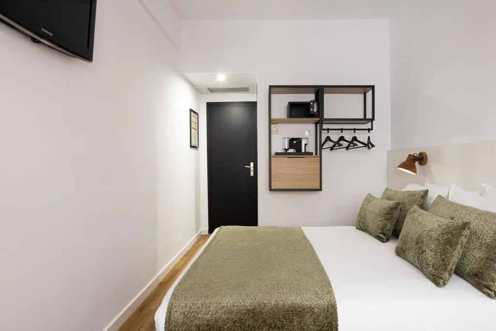 DOUBLE WITH DOUBLE BED Room, htop BCN City, Barcelona