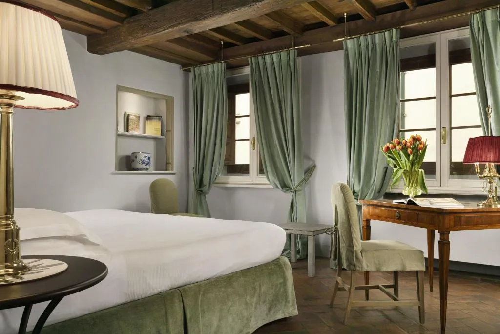APARTMENT KING SIZE BED Room, Palazzo Di Camugliano, Florence