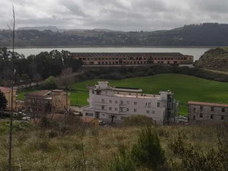 General view, Grand Hotel Del Lago, Palermo