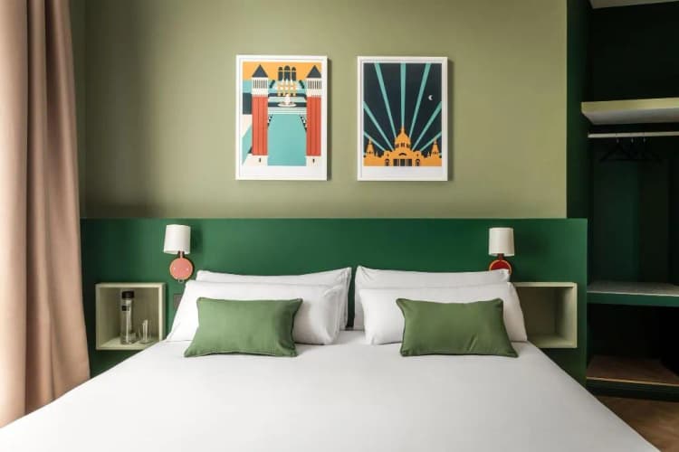 DOUBLE SUPERIOR QUEEN BED Room, Twenty By Pillow, Barcelona