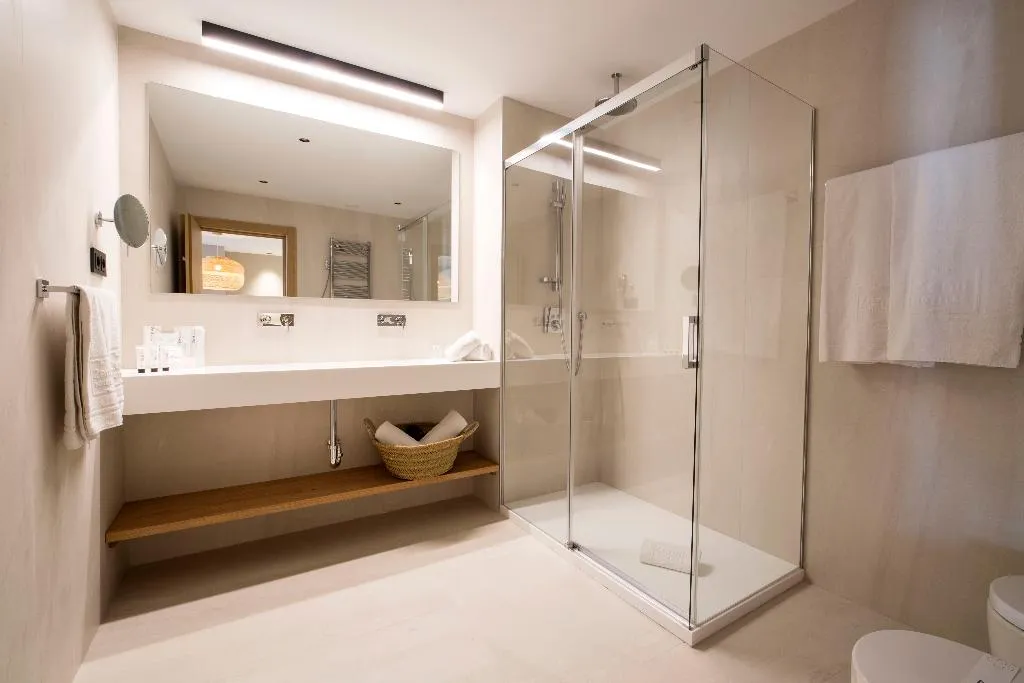 APARTMENT TWO BEDROOMS ONE BATHROOM Room, Zenit Sevilla, Seville
