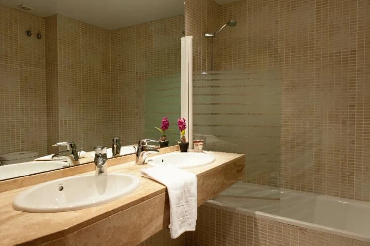 APARTMENT THREE BEDROOMS Room, MH Apartments Gracia, Barcelona