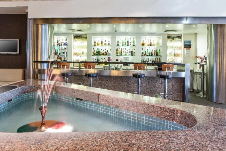 Bar, Holiday Inn Lisbon Continental, Lisbon