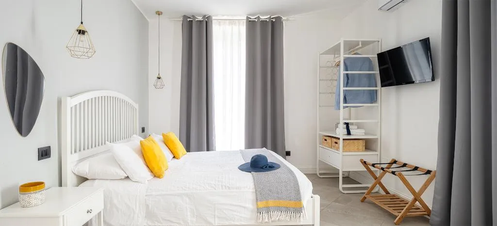 DOUBLE DELUXE WITH BALCONY Room, Spigolehouse, Catania