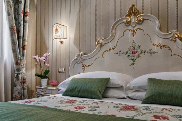 DOUBLE CANAL VIEW Room, Antica Locanda Al Gambero, Venice