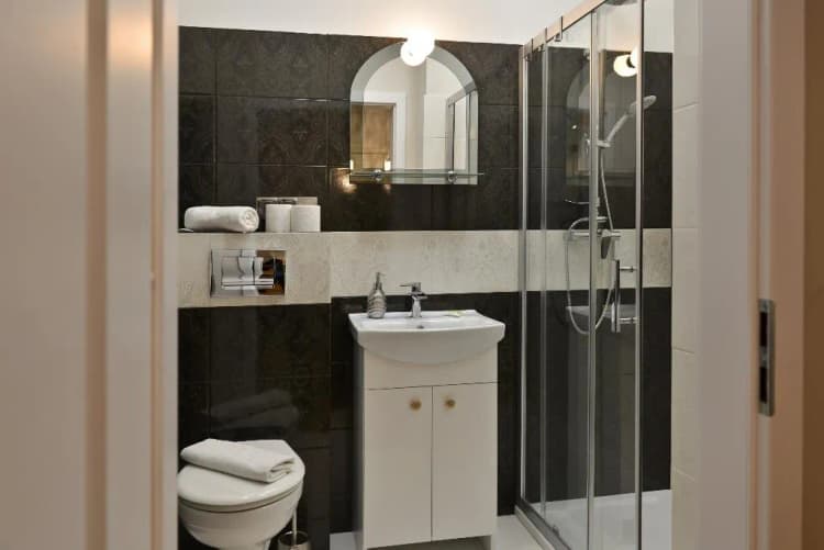 APARTMENT CAPACITY 5 TWO BEDROOMS Room, La Gioia Magic Orient Apartments, Krakow