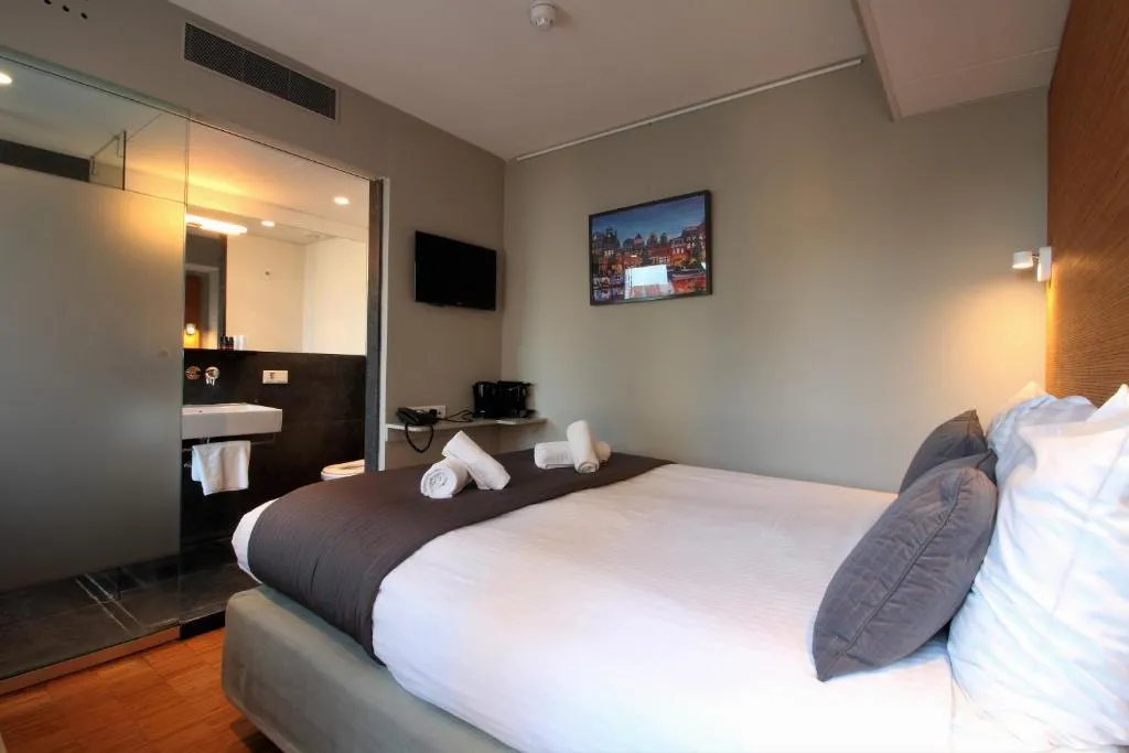 DOUBLE BASIC Room, The Bank Hotel, Amsterdam