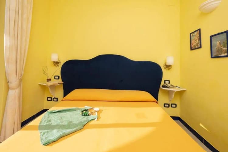 DOUBLE SEA VIEW Room, Palazzo Talamo, Naples