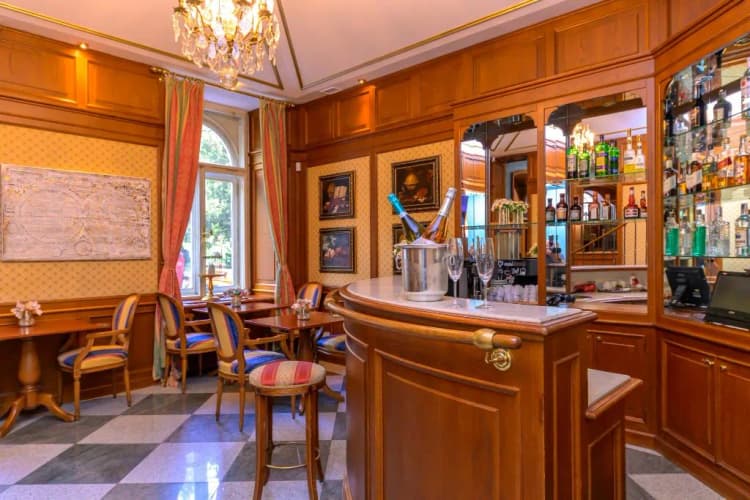 Bar, Hotel Kinsky Fountain, Prague