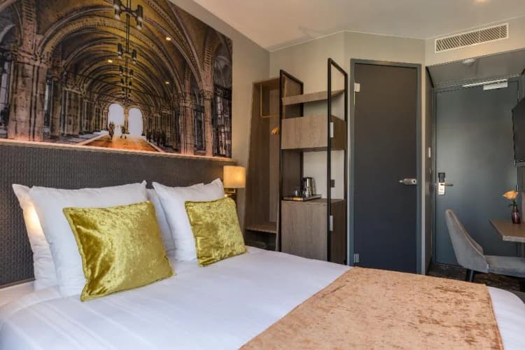 DOUBLE COMFORT Room, Leonardo Hotel Amsterdam Museum Quarter, Amsterdam
