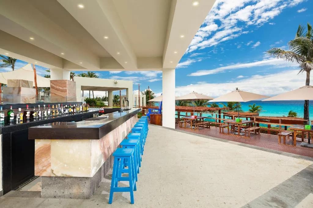 Bar, The Pyramid Cancun by Oasis, Cancun Area