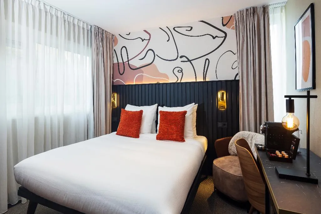 DOUBLE BASIC Room, Huygens Place, Amsterdam