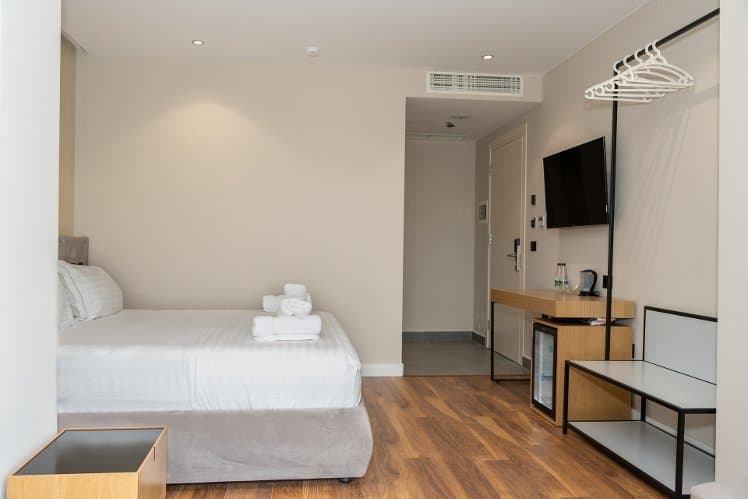 Bounty Hotel, Kavaje