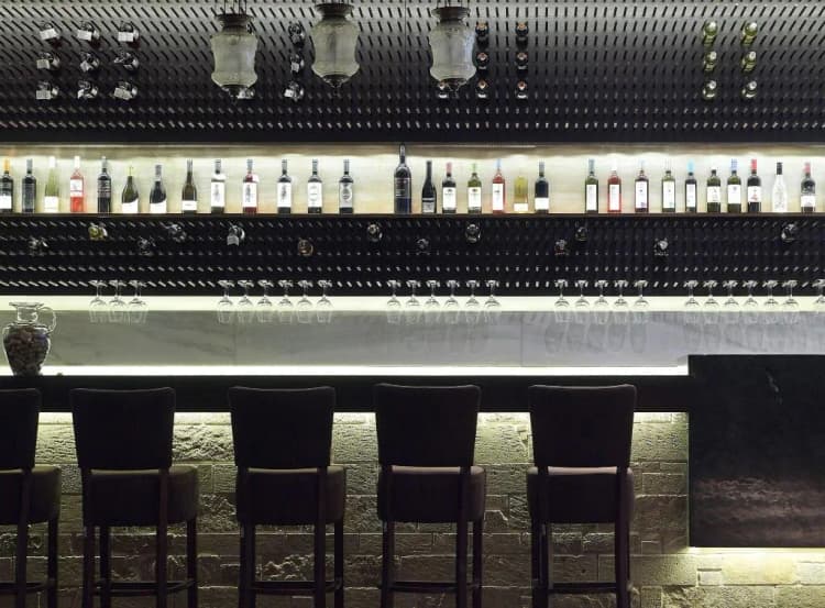 Bar, Albatros, Crete