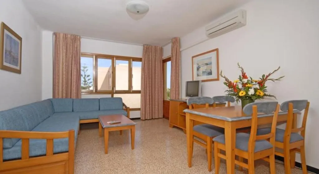APARTMENT CAPACITY 4 ONE BEDROOM Room, Sol Naixent-Bonaire, Majorca