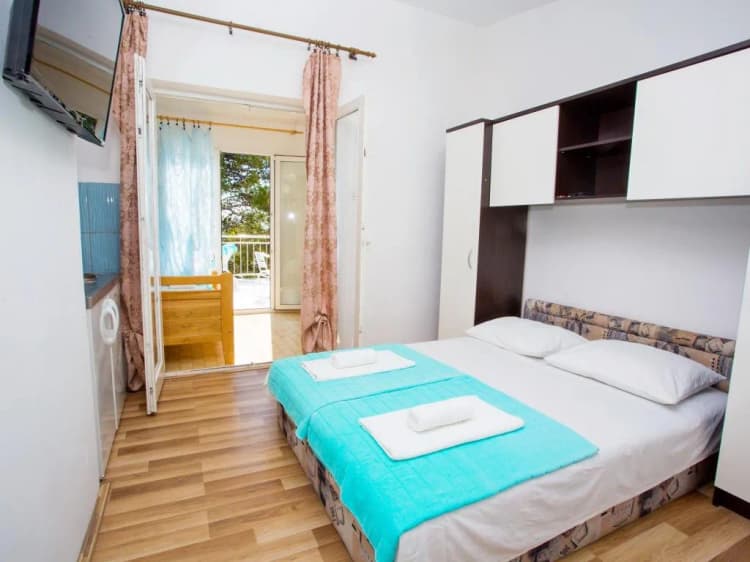 APARTMENT CAPACITY 4 Room, Boris, Split