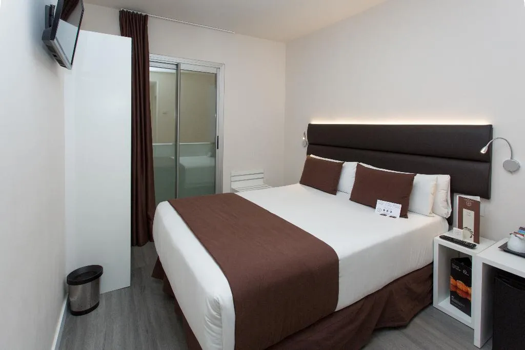 DOUBLE ECONOMY Room, Mothern By Pillow, Barcelona