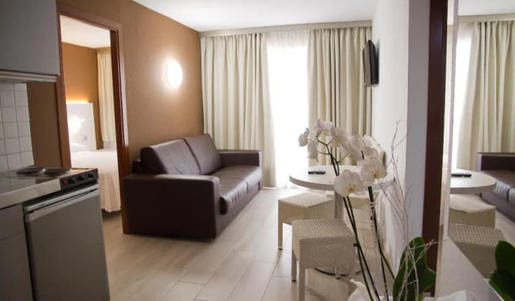APARTMENT CAPACITY 5 TWO BEDROOMS Room, Aparthotel Miami Park, Costa Brava