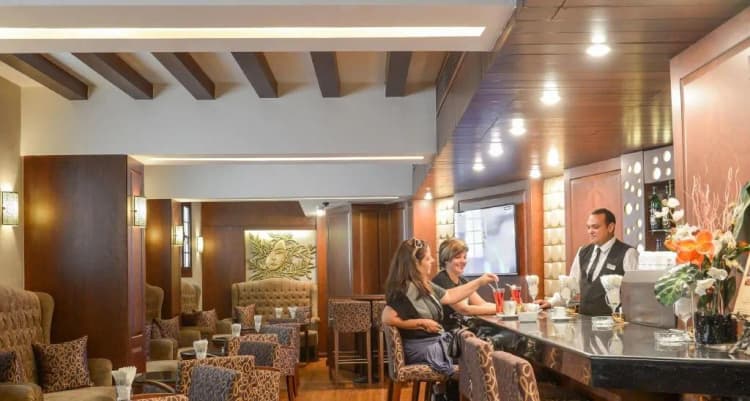 Bar, Golden Tulip Flamenco Cairo, Cairo
