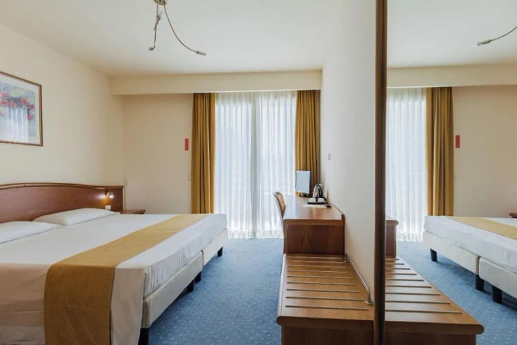 DOUBLE CLASSIC DOUBLE BED Room, Hotel Du Parc Sirmione, Milan