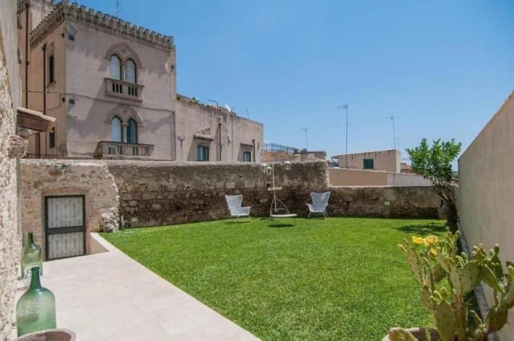 General view, Intalloi, Catania