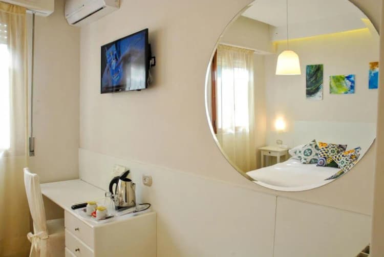 DOUBLE BASIC Room, Villa Fiorita, Naples