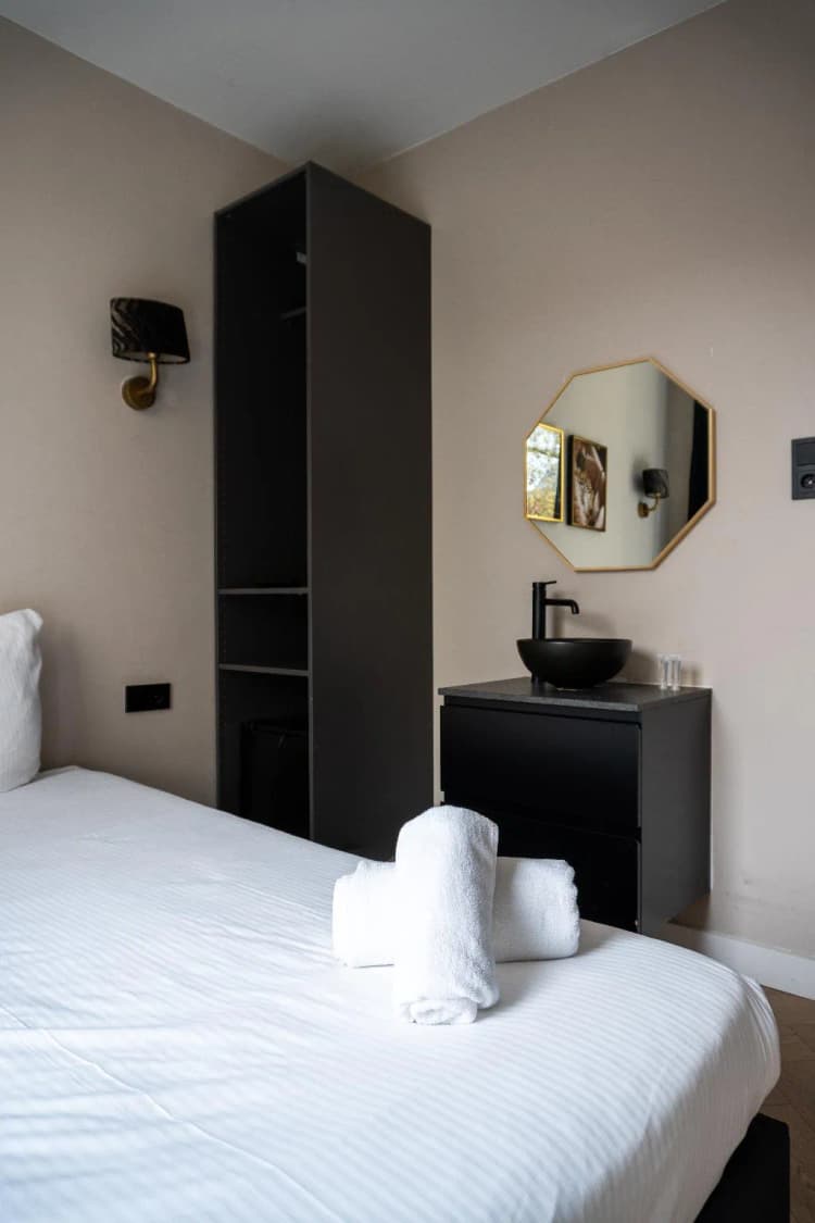DOUBLE WITH SHARED BATHROOM Room, Hotel 83, Amsterdam