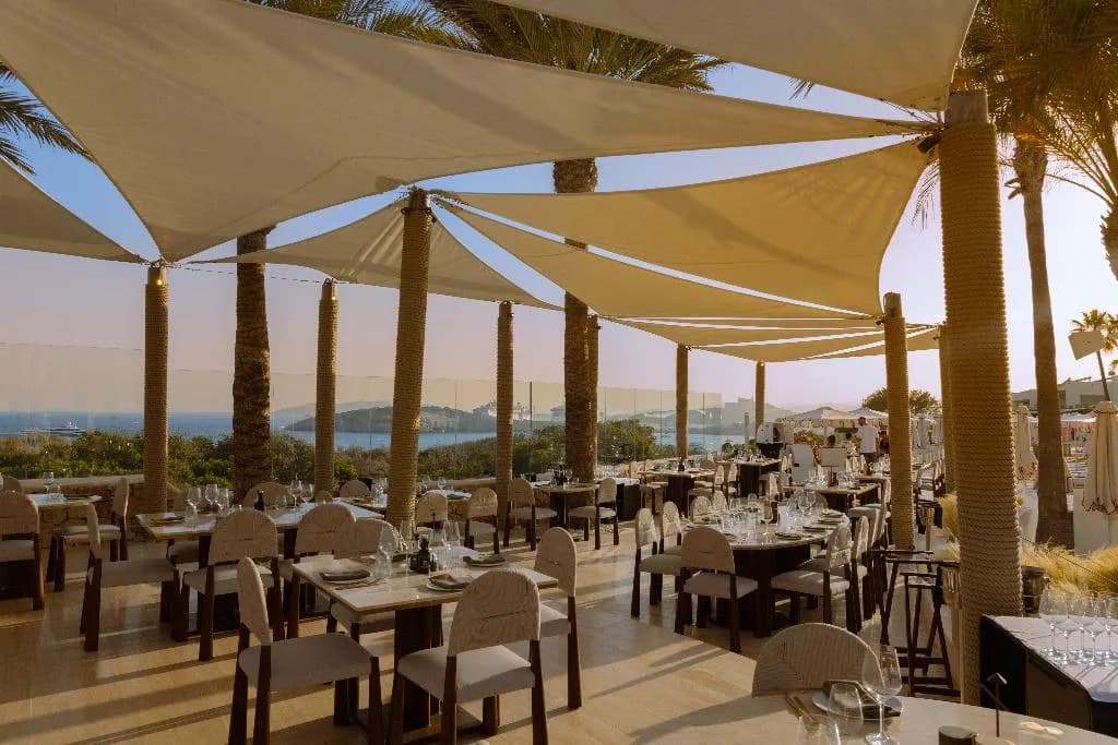 Bar, Destino Five Ibiza 5 Grand Luxe Resort, Ibiza