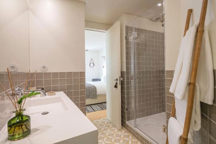 APARTMENT DELUXE ONE BEDROOM Room, Almaria - Edificio Officina Real, Lisbon